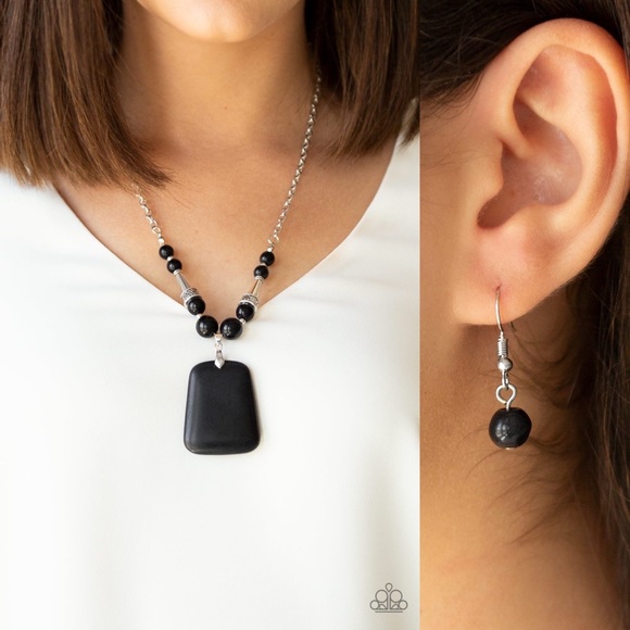 paparazzi Jewelry - ❤️Sandstone Oasis Necklace Set